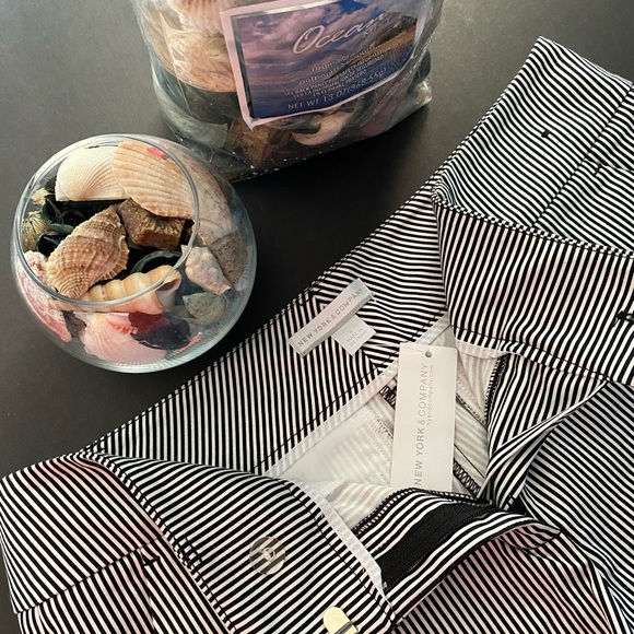 🍒NY & CO. STRIPED BLACK AND WHITE SHORT SIZE 2 - Picture 5 of 7